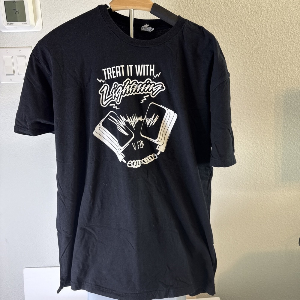 Next‎ Level Apparel Graphic TShirt "Treat It With Lightning" Black Size XXL